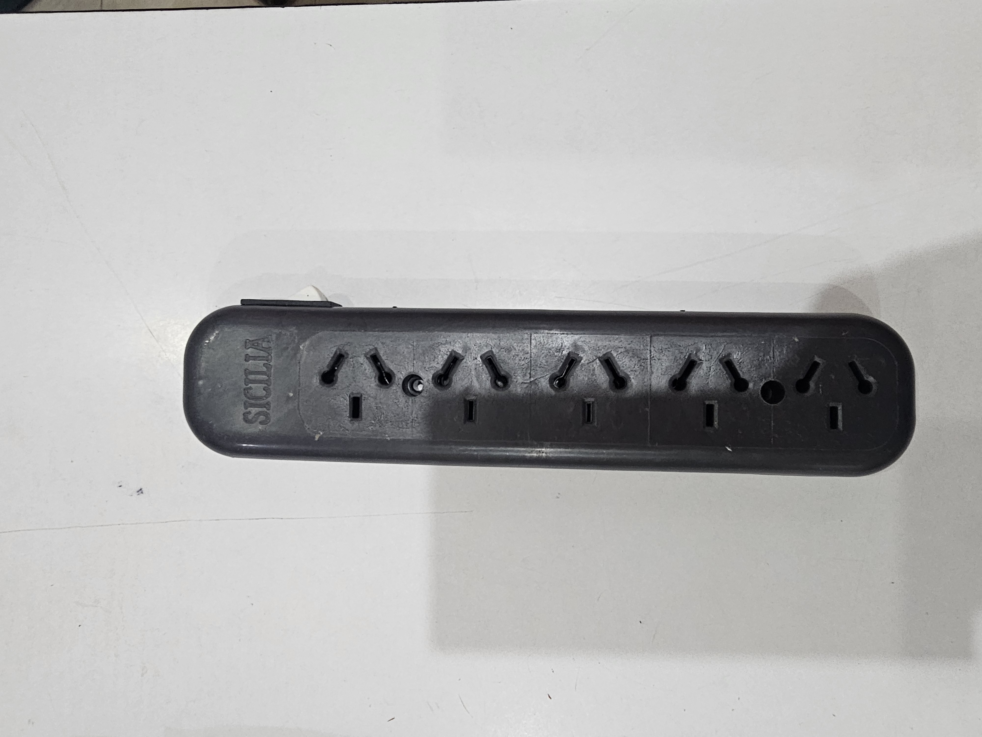 Zapatilla sin cable con tecla JOTAELE